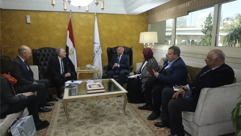 وزير النقل يجتمع مع المدير العام للاتحاد الدولي للسكك الحديدية