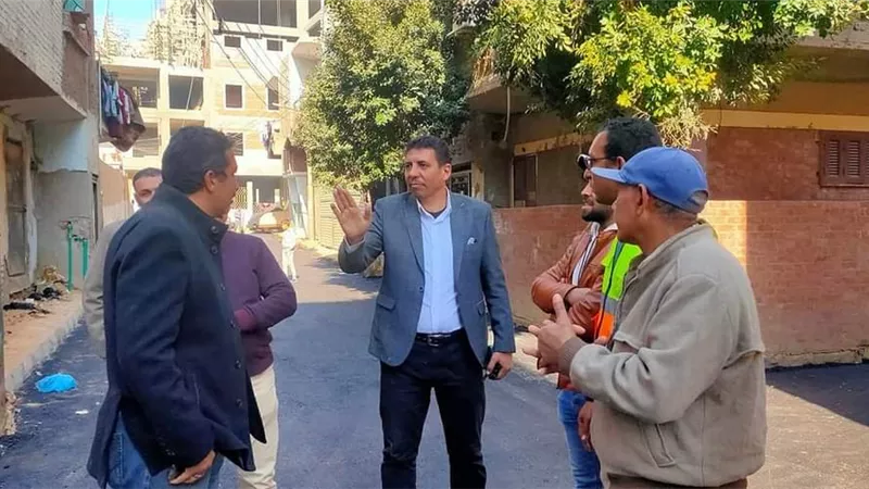 بدء رصف عدد من الشوارع الرئيسية بحي شمال مدينة مطاي