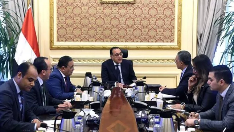 رئيس الوزراء يستعرض مع رئيس هيئة الاستثمار تصورات تحسين مناخ الاستثمار في مصر