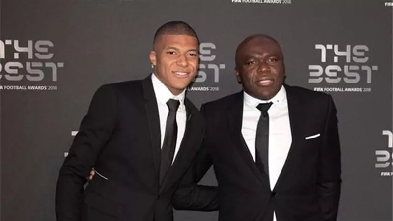 ليس حكيمي.. والد مبابي مشيدا بنجم المغرب: لاعب مثير للاهتمام