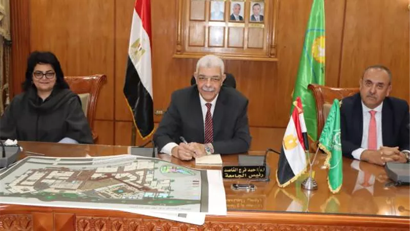 رئيس جامعة المنوفية يناقش التصور العام للمدينة الطبية