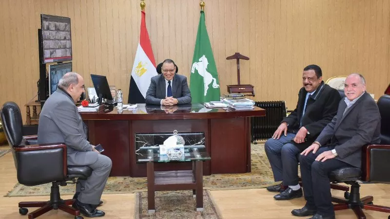 محافظ الشرقية يستقبل رئيس مدينة الزقازيق الجديد
