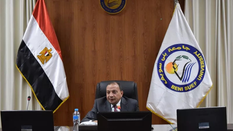 رئيس جامعة بني سويف يرأس اجتماع الدراسات العليا والبحوث