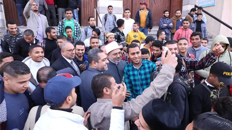رئيس جامعة الأزهر يتابع أعمال امتحانات الفصل الدراسي الأول
