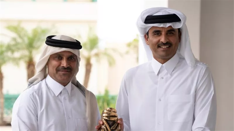 أمير قطر يستقبل بطل رالي داكار