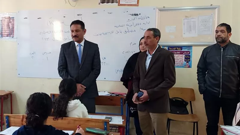 مدير تعليم الجيزة يتابع امتحانات نصف العام بالعمرانية