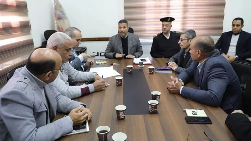 السكرتير العام يتابع إزالة التعديات على الأراضي الزراعية بالمنيا
