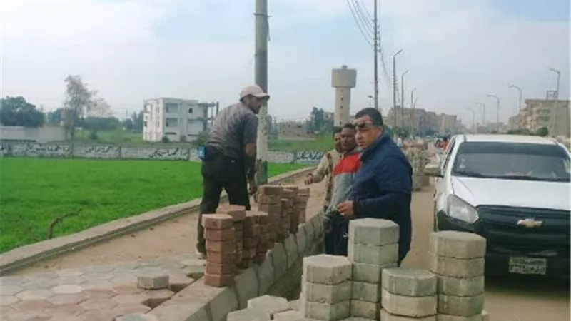 تركيب «الإنترلوك» بطريق كوبري العباسة بالشرقية