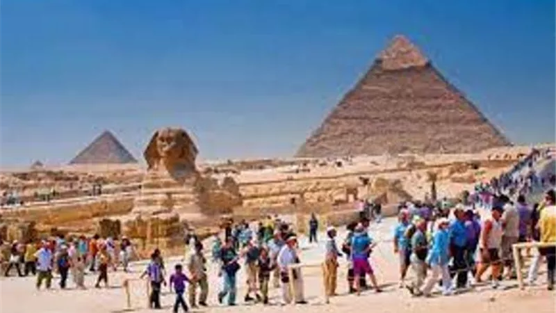 فيتش سوليوشنز تتوقع توافد 52 مليون سائح على مصر حتى 2026
