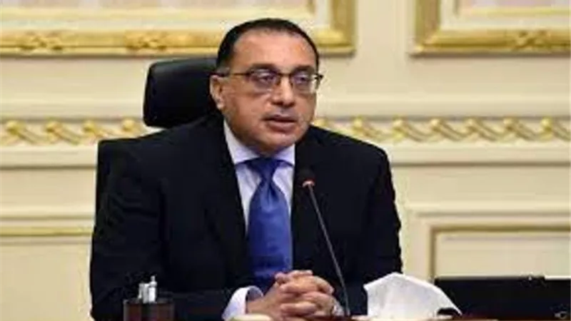 مدبولى يتابع مع وزير الكهرباء موقف عدد من المشروعات القومية