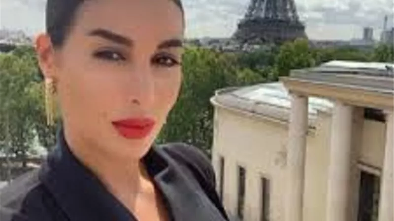 ياسمين صبري مع 