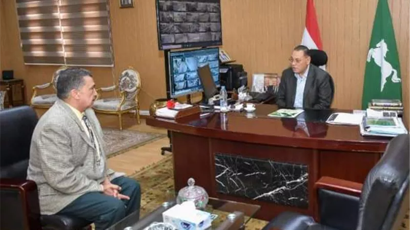 محافظ الشرقية يستقبل رئيس مدينة أبوحماد الجديد