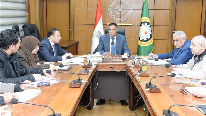 مراجعة تراخيص الاعلانات بالشوارع والميادين بالمنصورة