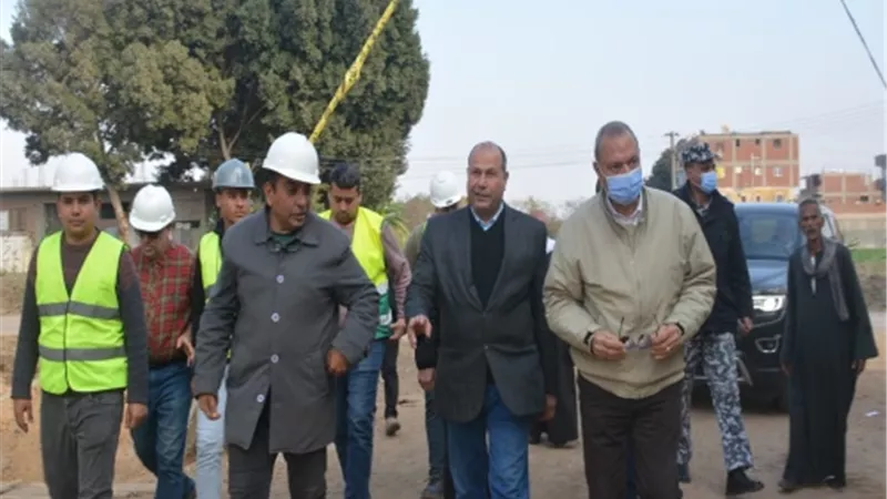محافظ القليوبية يتفقد مشروعات الصرف الصحي بقليوب والقناطر الخيرية