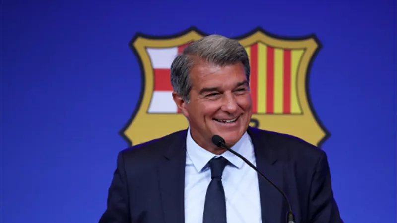 برشلونة ينفي مخالفة رئيسه لابورتا لوائح النادي في تطوير كامب نو
