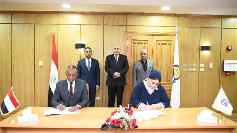 مركز خدمي حضاري بالتعاون بين المحافظة قنا واحدى المؤسسات