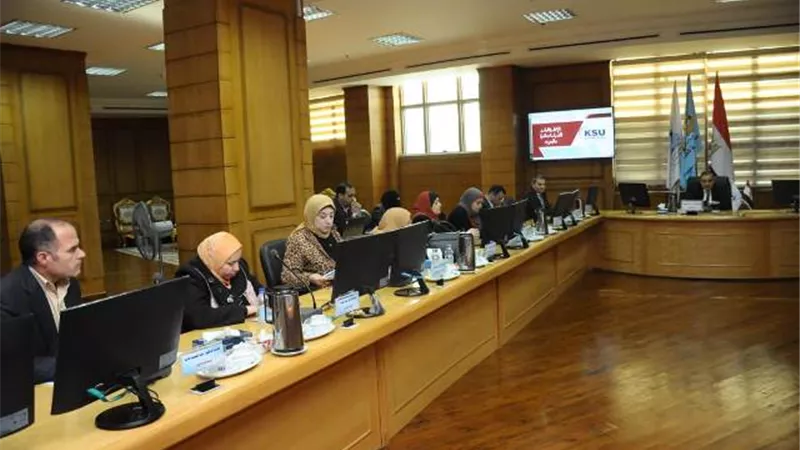 رئيس جامعة كفرالشيخ يترأس اجتماع الدراسات العليا والبحوث