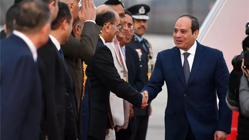 المتحدث الرئاسي ينشر صور وصول الرئيس السيسي إلى نيودلهي