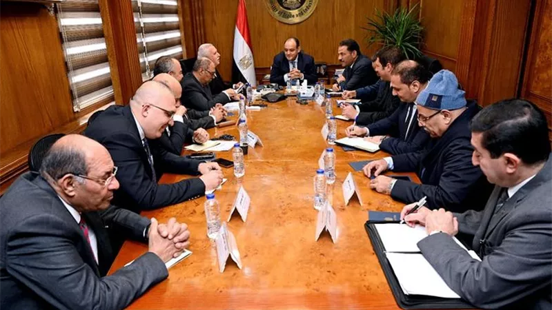 وزير الصناعة يستعرض فرص تعزيز صادرات الغزل والنسيج