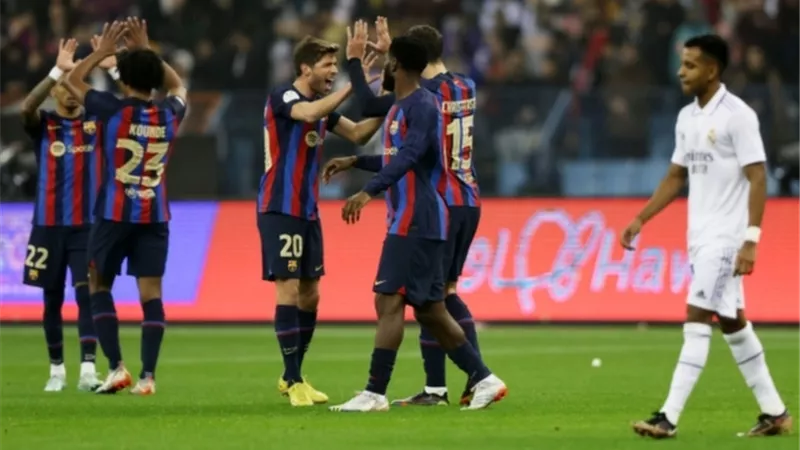 ميلان يكشف أسباب رحيل لاعبه إلى برشلونة