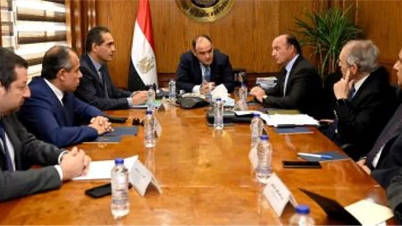 وزيرالتجارة يبحث مع رؤساء المجالس التصديرية خطط الـ100مليار دولار