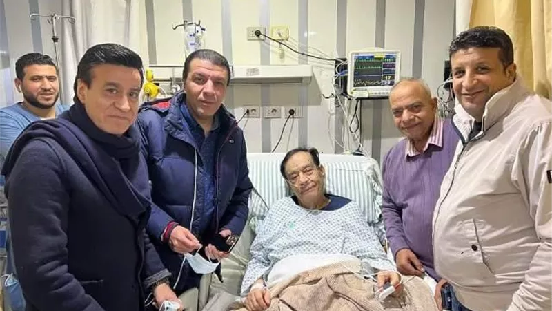 حلمى بكر يتحسن تدريجا .. ويغادرغرفه العناية المركزة .. تفاصيل