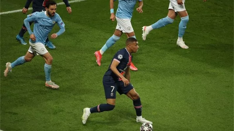 مبابي يكشف عن رغبته في اللعب بجوار برناردو سيلفا