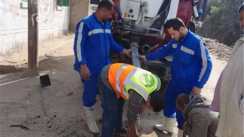 مياه الشرقية: متابعة أعمال تطهير شبكات وخطوط الصرف الصحى