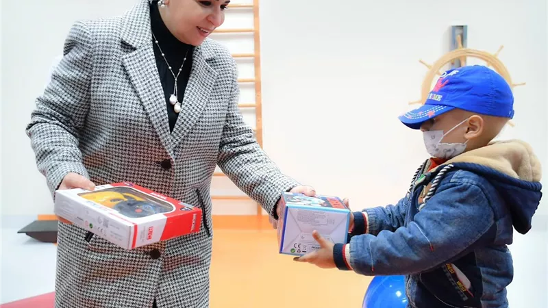 السيدة انتصار السيسى تزور مستشفى الأورمان وتشيد بـ