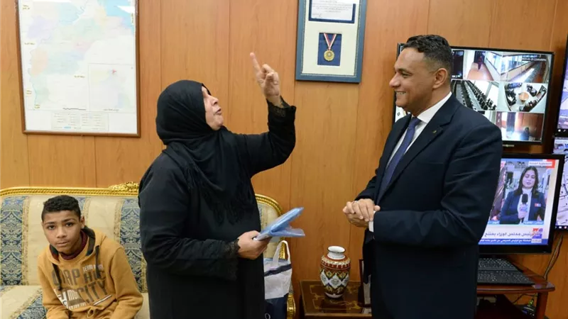 محافظ الدقهلية يوجه بتوفير حياه كريمه لإحدي المواطنات بنبروه