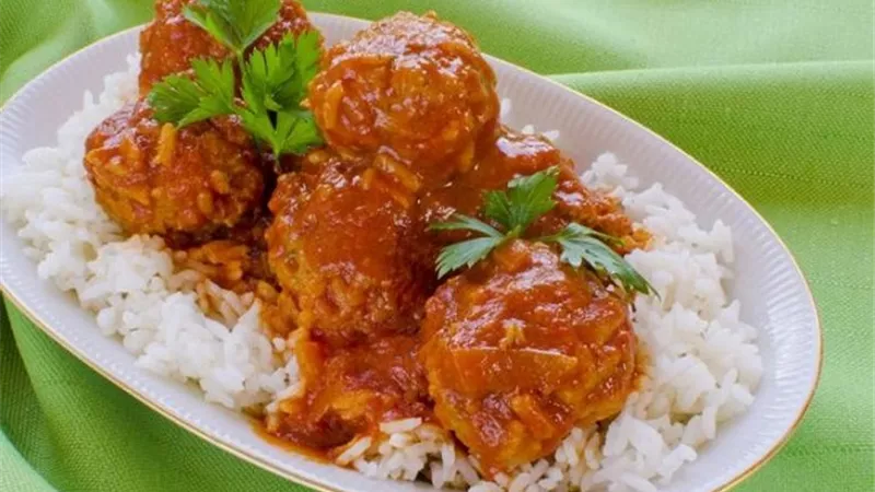 طريقة عمل الكفتة بالصلصة