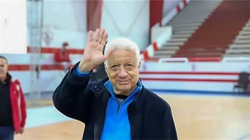 مرتضى منصور يعقد جلسة مع لاعبى الزمالك وأسامة نبيه