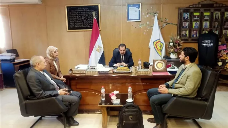 عميدطب الزقازيق يستقبل موفد TUV:NORD