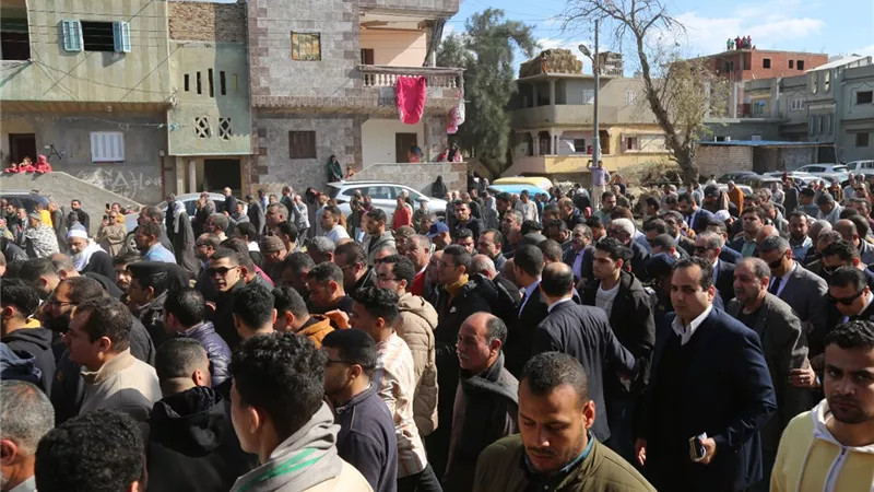 محافظ كفر الشيخ يشيع جثمان شهيد الشرطة وسط حضور آلاف المواطنين