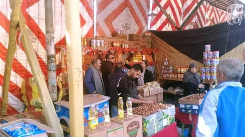 محافظ الشرقية يطمئن على توافر السلع بمعارض أهلآ رمضان