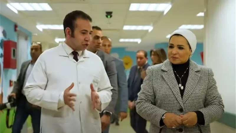 السيدة انتصار السيسى قرينة الرئيس تزور مستشفى الأورمان وتشيد بـ