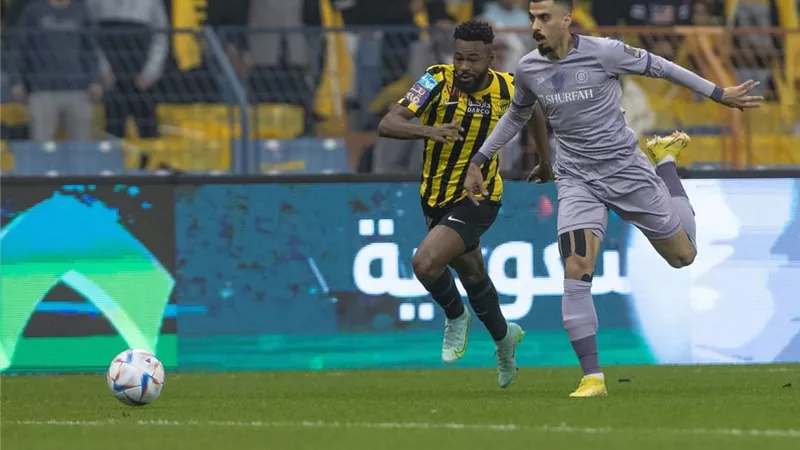 شاهد .. تصدى تاريخى من حارس اتحاد جدة لرأسية رونالدو بالسوبر