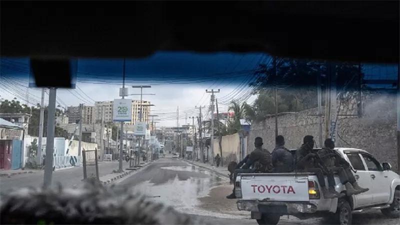 الجيش الأمريكي يعلن توجيه ضربة للجماعات الإرهابية في الصومال