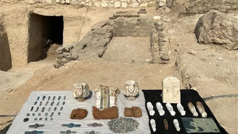 لأول مرة :الكشف عن جبانة عائلية بمنطقة ذراع أبو النجا غرب الأقصر