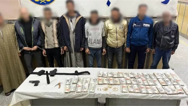 ضبط 8 أشخاص انتحلوا صفة رجال شرطة وسرقوا منزل مواطن بالفيوم