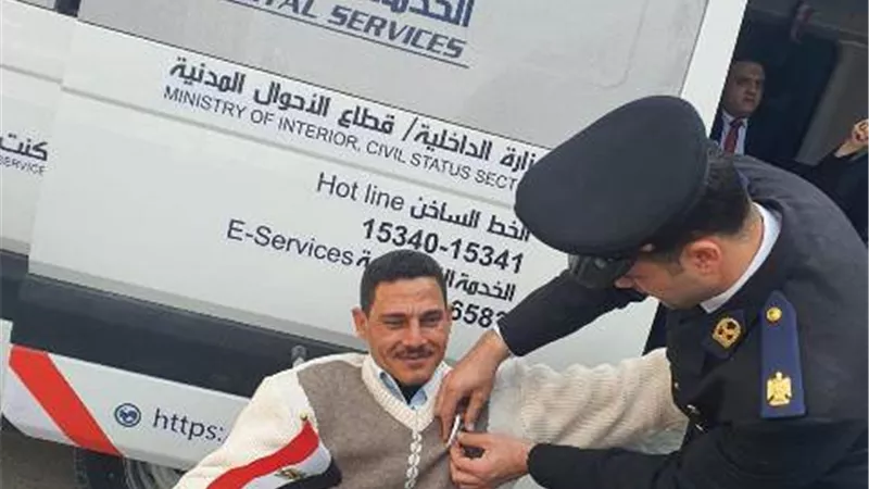 الأحوال المدنية تقدم خدمات بالمجان وهدايا تذكارية للمواطنين