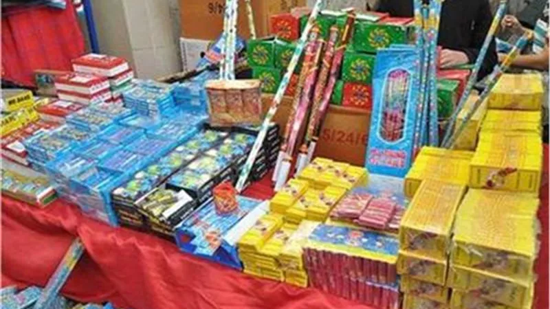 حبس تاجر ألعاب نارية بحوزتة 33 كرتونة بالجمالية
