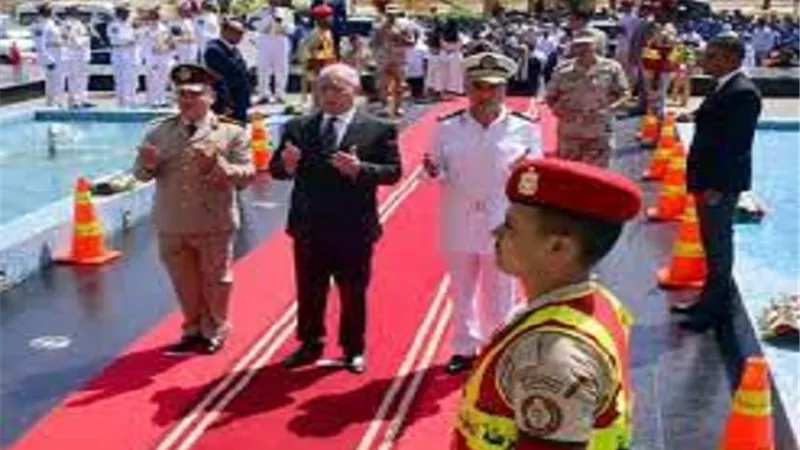 محافظ الأقصر يضع إكليل من الزهور على النصب التذكارى