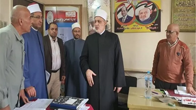 وكيل الأزهر يتفقد سير العمل بمنطقة الغربية