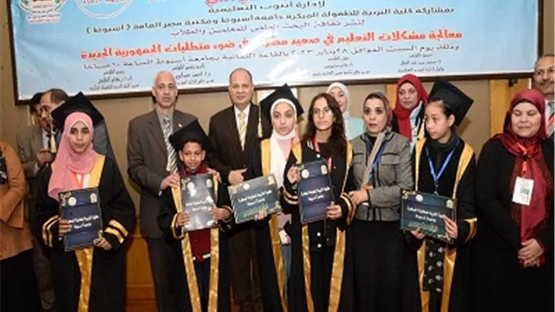 محافظ أسيوط يشهد فعاليات مؤتمر