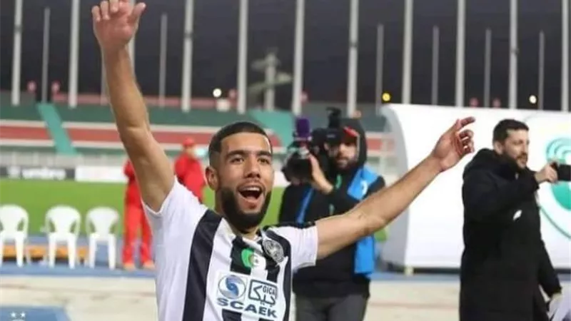 فيديو.. أحمد قندوسى يودع زملائه في وفاق سطيف بعد انتقاله للأهلى