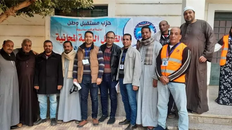 الكشف على ٢٤٢ حالة في قافلة مستقبل وطن الطبية بسمالوط بالمنيا