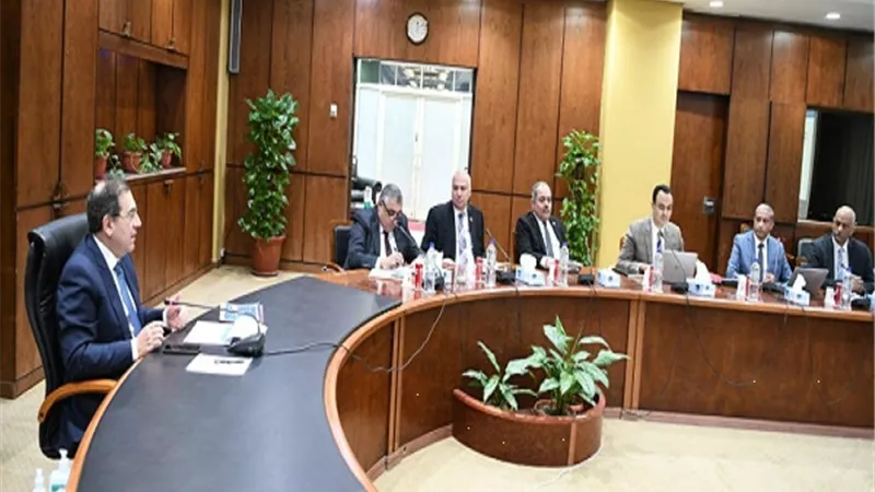اللجنة العليا للبترول تتابع العديد من مشروعات التكرير والبتروكيما