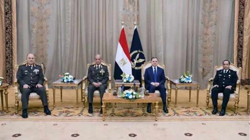 وزير الداخلية يستقبل وزير الدفاع ورئيس الأركان للتهنئة بعيد الشرطة