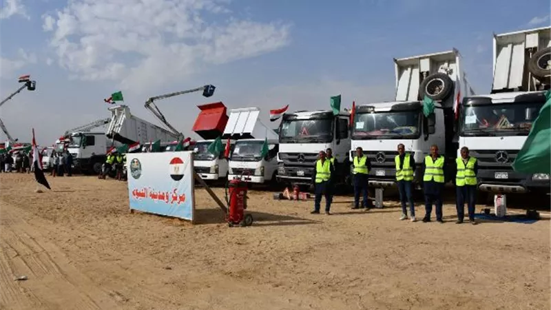 محافظ الفيوم يتفقد معسكر الإيواء.. ويشهدان عرض اصطفاف المعدات